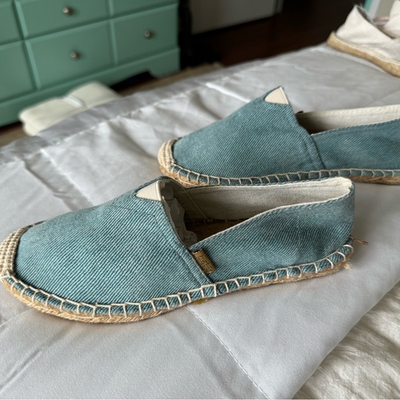 ALEXIS LEROY ADORABLE ESPADRILLES, SZ 37, LT BLUE, CANVAS UPPER RUBBER SOLE NWOT - Picture 2 of 5